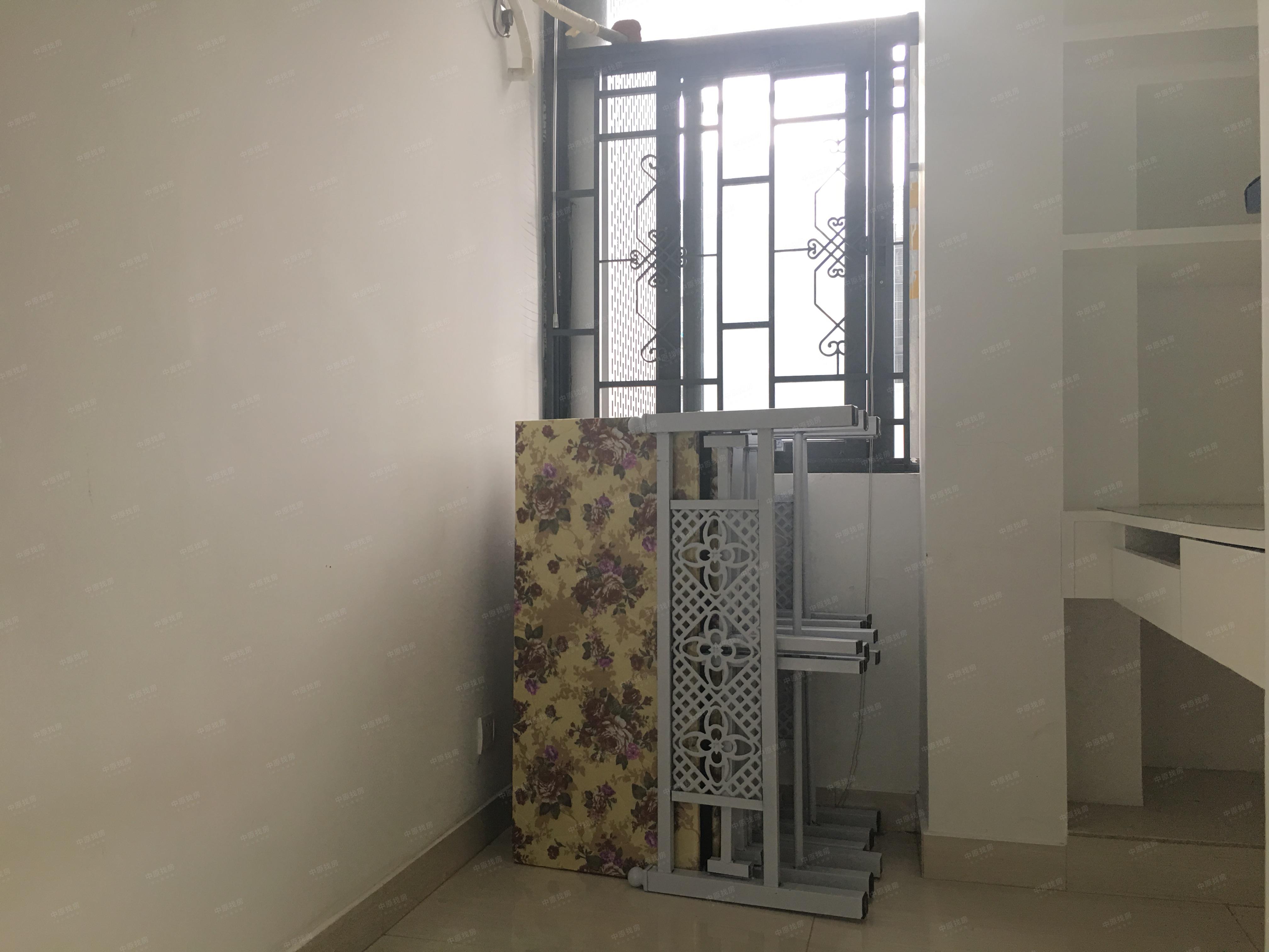 上塘地铁口 曼海宁花园豪装4房 全齐家私 拎包入住