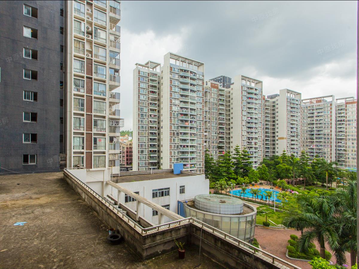 低于市场30万 地铁口大三房急售 联地铁口 外国语 龙城华府