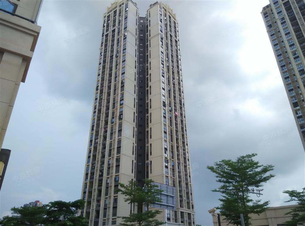 金地朗悦,精装修,坪山体育馆对面,看房方便,急卖